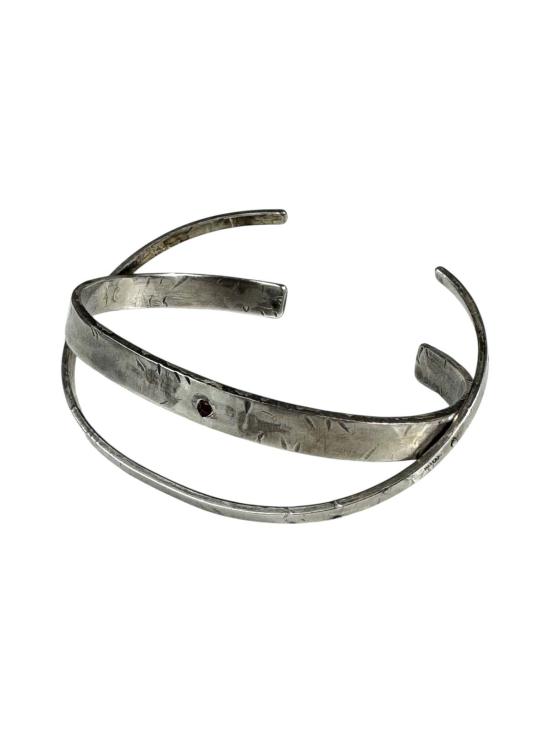  title of work 브레이슬릿 작품 제목 루비 커프가 달린 더블 힌지 커프 - OTHER BRANDS