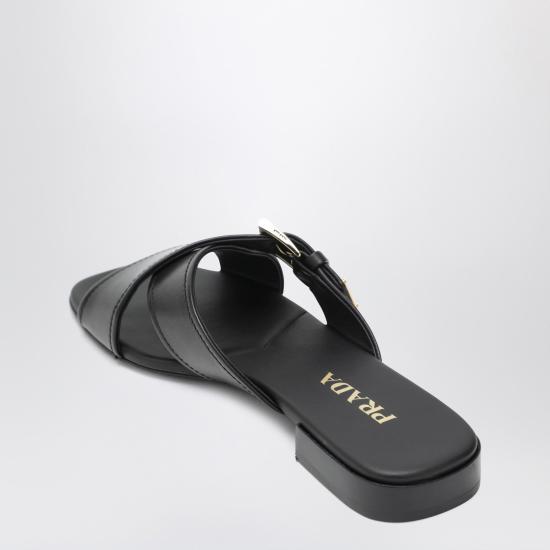 26SS 프라다 레더 크리크로스 버클 슬라이드 1XX778010248 Black - PRADA