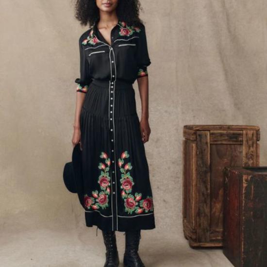  더 그레이트 롱 스커트 . 에어룸 로즈 하이랜드  블랙