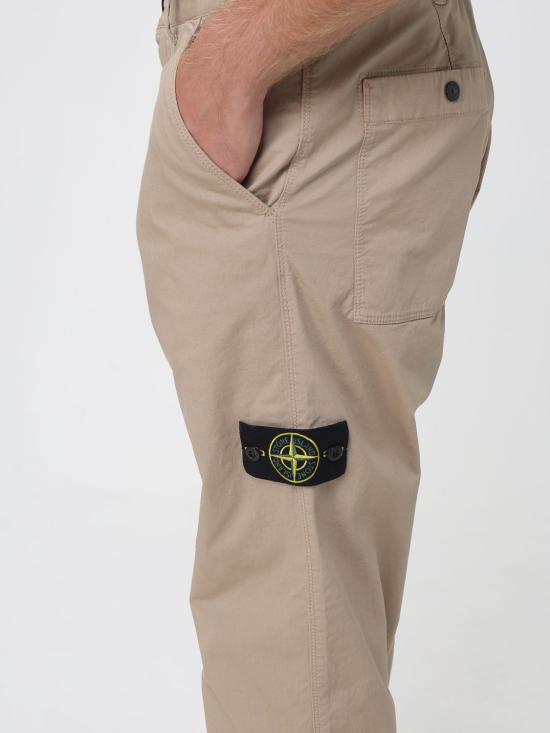 25FW 스톤 아일랜드 스트레치 오가닉 코튼 트윌 레귤러 핏 치노 트라우저 3100035S0A10 V009A Beige - STONE ISLAND