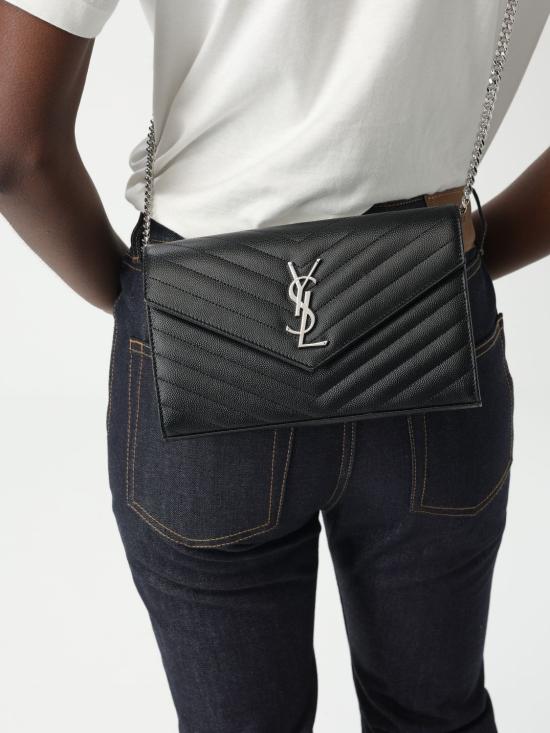 26SS 생로랑 그랑 드 뿌드르 엠보스드 레더 카산드라 마틀라세 체인 지갑 377828BOW02 1000 Black - SAINT LAURENT