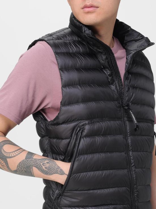 25FW 씨피 컴퍼니 베스트 RCCMVE703A110416A 999 Black - C.P. COMPANY