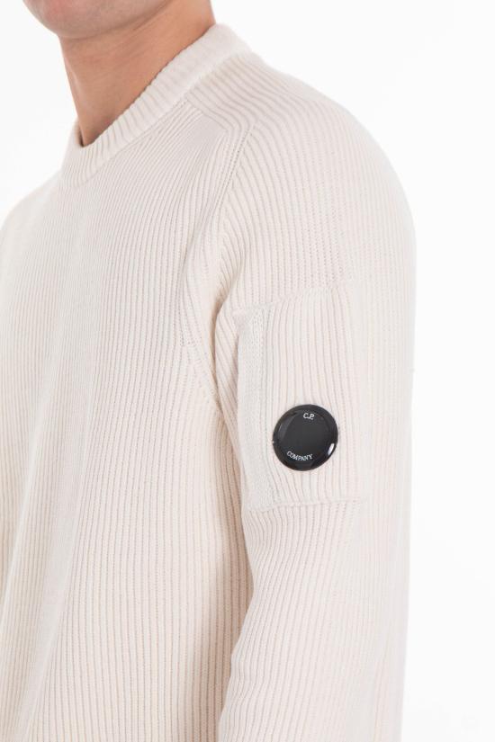 25FW 씨피 컴퍼니 풀 립 크루넥 렌즈 스웨터 19CMKN015A 006608A 103 White - C.P. COMPANY
