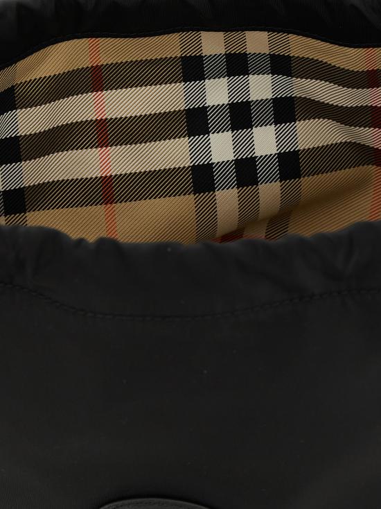 25FW 버버리 홀스슈 드로스트링 클러치 백 8111317BLACK Black - BURBERRY