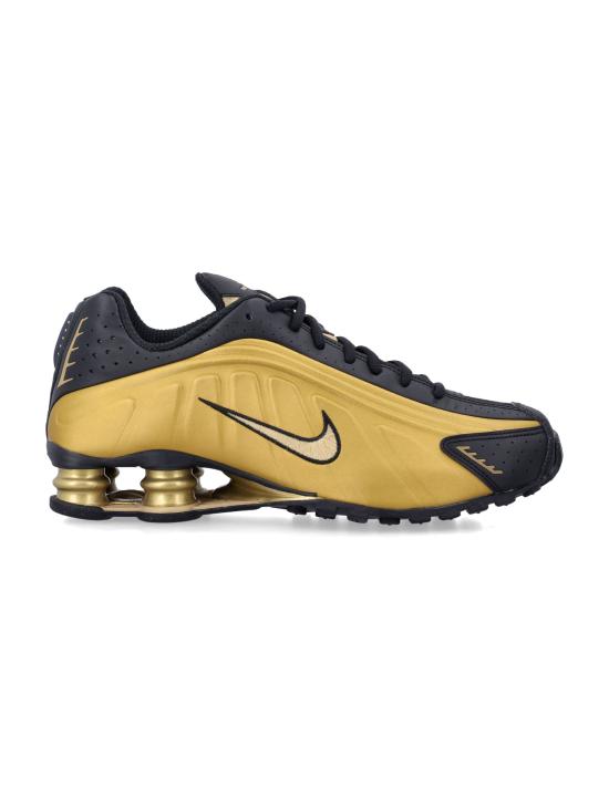 25FW 나이키 샥스 R4 스니커즈 HQ1988 700 METALLIC GOLD
