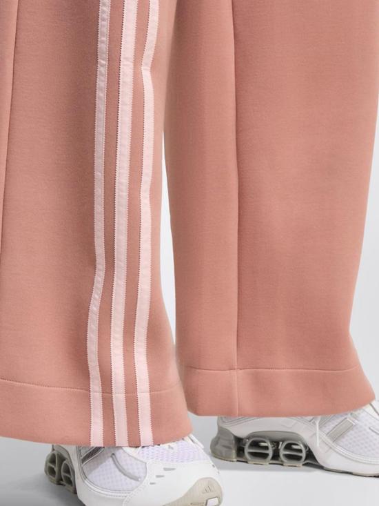 25FW 아디다스 오프 플레이스드 3 스트라이프 와이드 팬츠  JW3621 Pink - ADIDAS