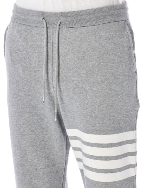 26SS 톰브라운 클래식 루프백 엔지니어드 4바 스웨트팬츠 MJQ008H00535 068 Grigio - THOM BROWNE