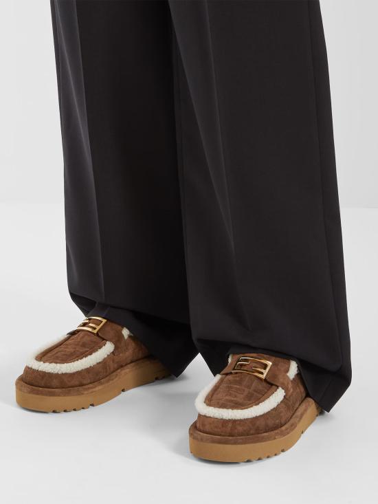 25FW 펜디 아프레 시크 FF 스웨이드 시어링 뮬 8R8777ASA1 F0C23 BROWN - FENDI