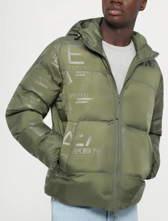25FW 엠포리오 아르마니 올오버 로고 프린트 패딩 후드 자켓  7M000697AF15969U8100 BEETLE - EMPORIO ARMANI