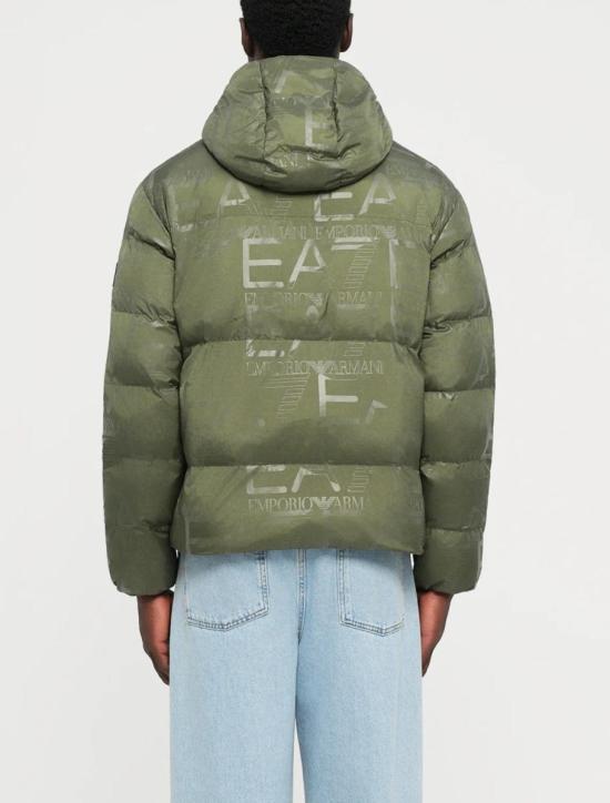 25FW 엠포리오 아르마니 올오버 로고 프린트 패딩 후드 자켓  7M000697AF15969U8100 BEETLE - EMPORIO ARMANI