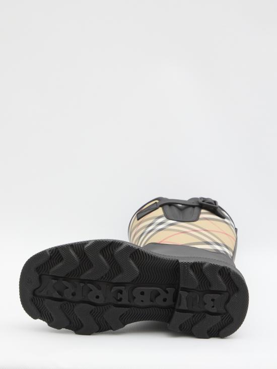25FW 버버리 러버 마쉬 스탬프 하이 부츠 8111677 BLACK DOM - BURBERRY