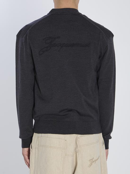25FW 자크뮈스 스웨터 CDM00577AK00299 970 DARKGREY - JACQUEMUS