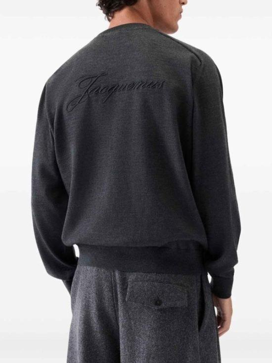 25FW 자크뮈스 스웨터 SWM00614AK00299 970 DARKGREY - JACQUEMUS