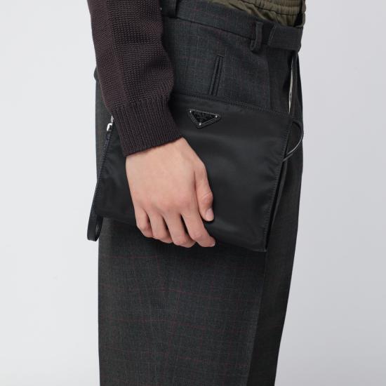 26SS 프라다 리나일론 앤 사피아노 레더 파우치 2NE7892DMH Black - PRADA
