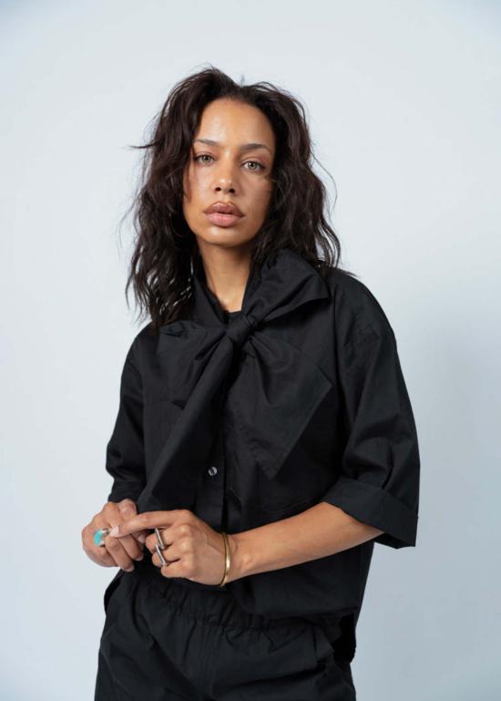  아쿠아리우스 칵테일 블라우스 디어 폴리  블랙 - AQUARIUS COCKTAIL