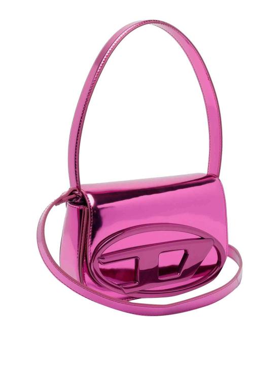 25FW 디젤 1DR 숄더백 인 미러드 레더 X08396PS202T5007 Fuchsia - DIESEL
