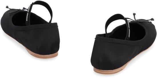 25SS 미우미우 새틴 발레리나 플랫 슈즈 5F794DFDX05QU6 F0002 BLACK - MIU MIU