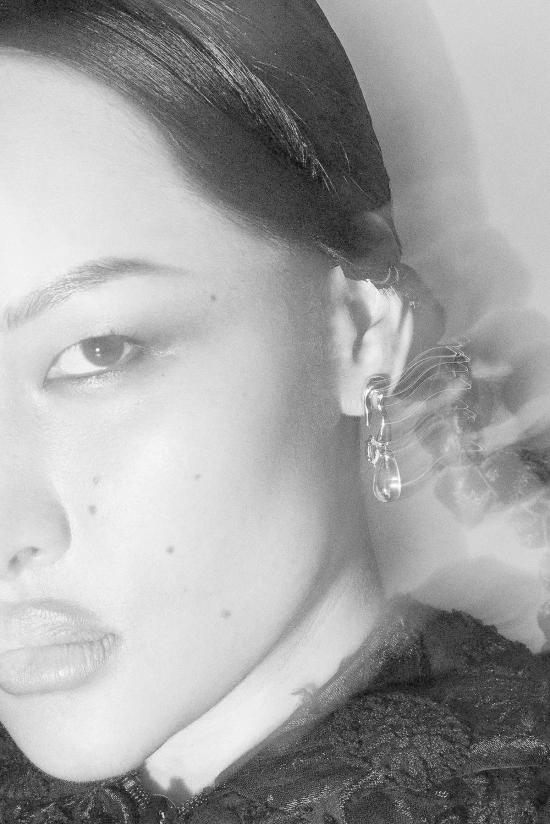  콜리나 스트라다 이어링 오 인스파이어드 실버 미니 페탈 드롭 - COLLINA STRADA