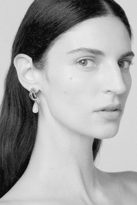  콜리나 스트라다 이어링 오 인스파이어드 실버 미니 페탈 드롭 - COLLINA STRADA