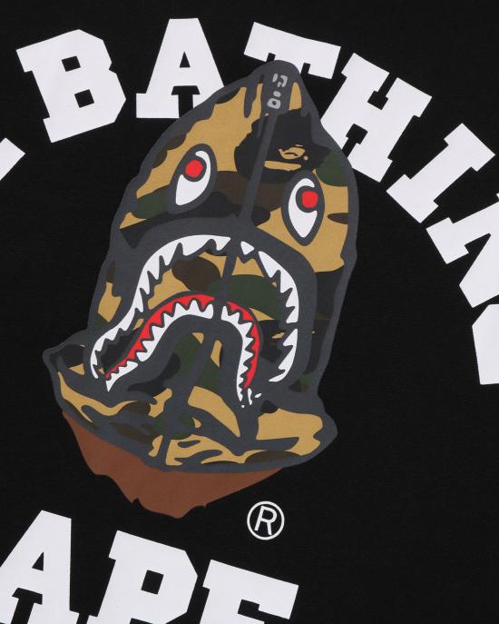  베이프 퍼스트 카모 샤크 세이진 콜리지 릴렉스드 핏 티셔츠 001TEL801316MBLK - BAPE