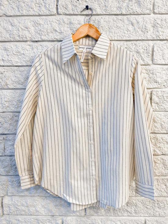  어피스 어파트 셔츠 어피스 아파트 소디 랩 버튼업 셔츠 피나 스트라이프 크림 & 네이비