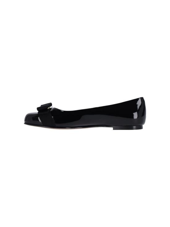 26SS 살바토레 페라가모 플랫 슈즈 782036007 Black - SALVATORE FERRAGAMO