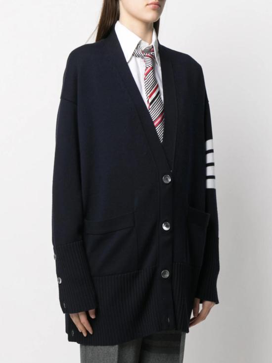 26FW 톰브라운 파인 메리노 울 4바 이그제저레이트 핏 브이넥 가디건 FKC402AY1002 415 - THOM BROWNE