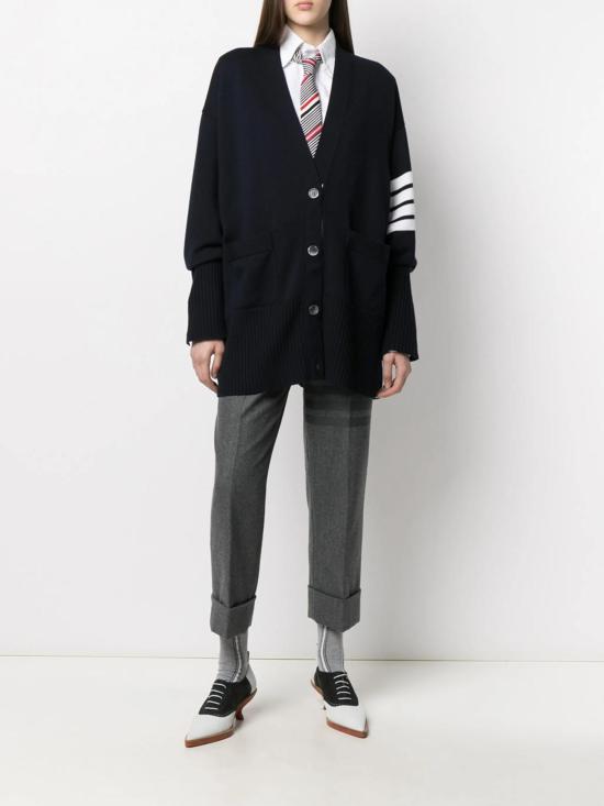 26FW 톰브라운 파인 메리노 울 4바 이그제저레이트 핏 브이넥 가디건 FKC402AY1002 415 - THOM BROWNE