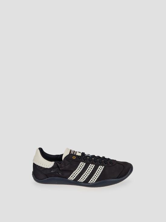 25FW 아디다스 X 웨일즈 보너 카린타 로우 새틴 스니커즈 카린타 로우 새틴  IH7259 CLK DBRN CBLACK DBROWN CREWHT