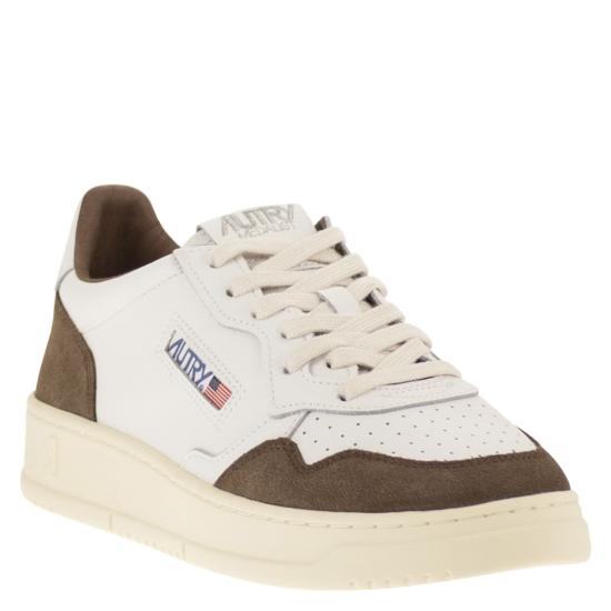 26SS 오트리 메달리스트 로우 스니커즈 AULM WHITE BROWN - AUTRY