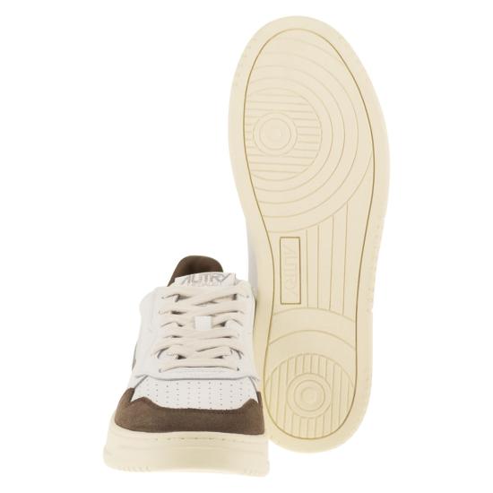 26SS 오트리 메달리스트 로우 스니커즈 AULM WHITE BROWN - AUTRY