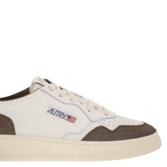26SS 오트리 메달리스트 로우 스니커즈 AULM WHITE BROWN - AUTRY