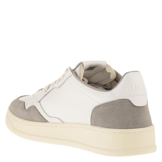 26SS 오트리 메달리스트 로우 스니커즈 AULM WHITE GREY - AUTRY