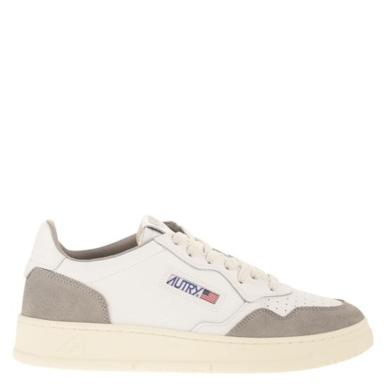 26SS 오트리 메달리스트 로우 스니커즈 AULM WHITE GREY