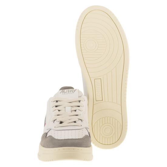 26SS 오트리 메달리스트 로우 스니커즈 AULM WHITE GREY - AUTRY