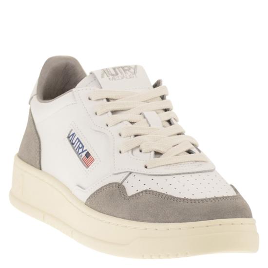 26SS 오트리 메달리스트 로우 스니커즈 AULM WHITE GREY - AUTRY