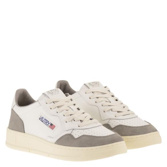 26SS 오트리 메달리스트 로우 스니커즈 AULM WHITE GREY - AUTRY