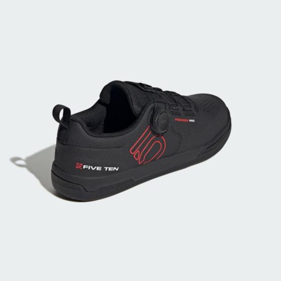  아디다스 스니커즈 IH3050 Core Black Red Cloud White DOM - ADIDAS