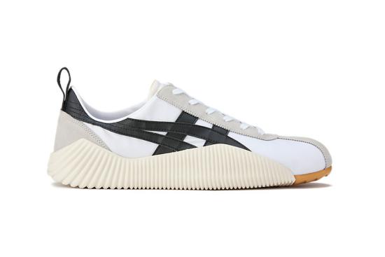  오니츠카타이거 아크로마운트 스니커즈 1183B257 101 WHITE BLACK DOM