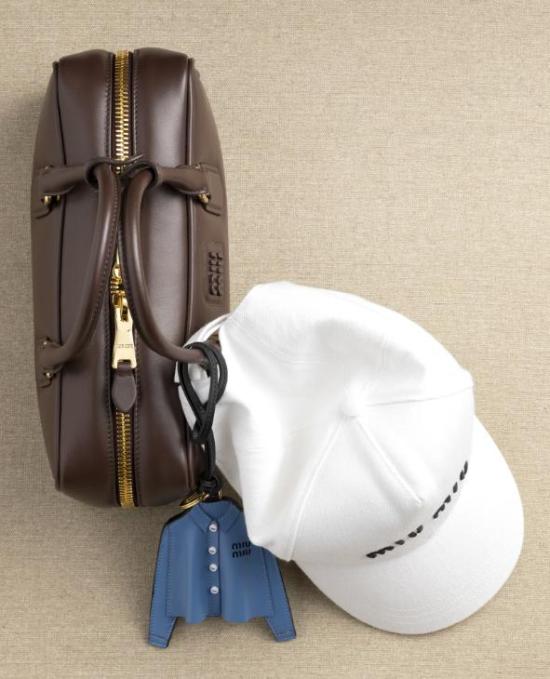 26SS 미우미우 레더 키체인 트릭 5TL5292CUI F0237 - MIU MIU