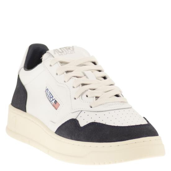 26SS 오트리 메달리스트 로우 스니커즈 AULM WHITE DARK BLUE - AUTRY