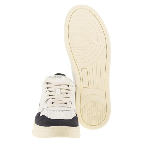 26SS 오트리 메달리스트 로우 스니커즈 AULM WHITE DARK BLUE - AUTRY