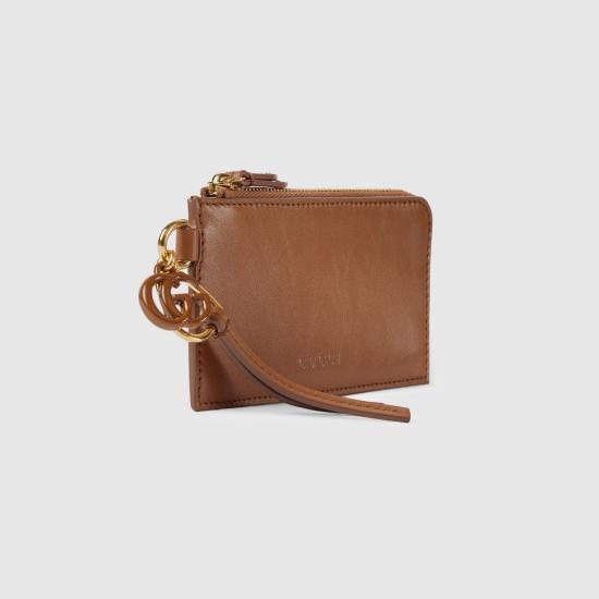 25FW 구찌 더블 G 참 디테일 카드 케이스 847478AAEVB 2718 CAMEL - GUCCI