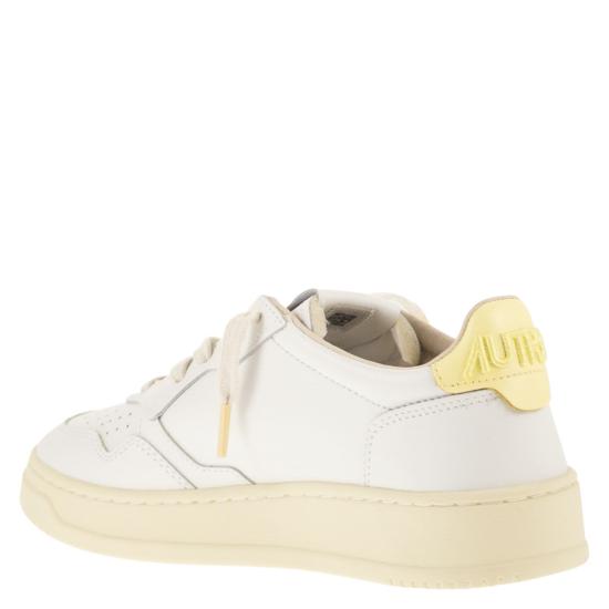 26SS 오트리 스니커즈 AULW WHITE YELLOW - AUTRY