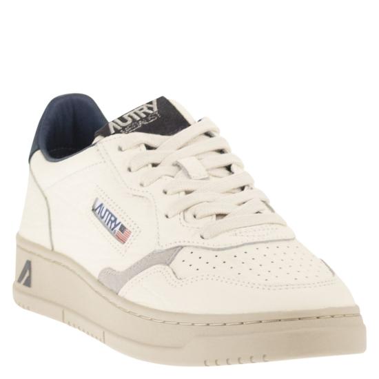 26SS 오트리 메달리스트 로우 스니커즈 AULM WHITE BLUE - AUTRY