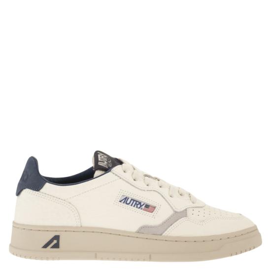 26SS 오트리 메달리스트 로우 스니커즈 AULM WHITE BLUE