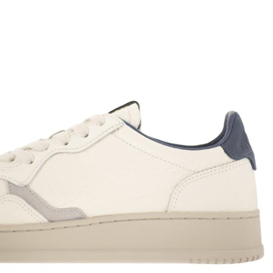 26SS 오트리 메달리스트 로우 스니커즈 AULM WHITE BLUE - AUTRY