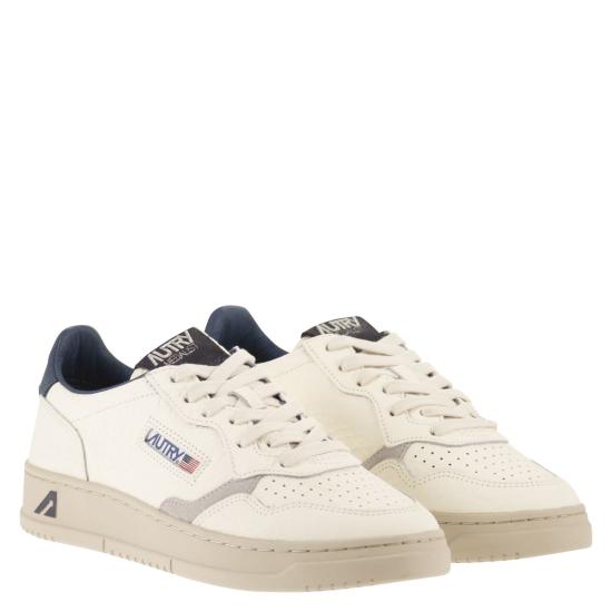 26SS 오트리 메달리스트 로우 스니커즈 AULM WHITE BLUE - AUTRY