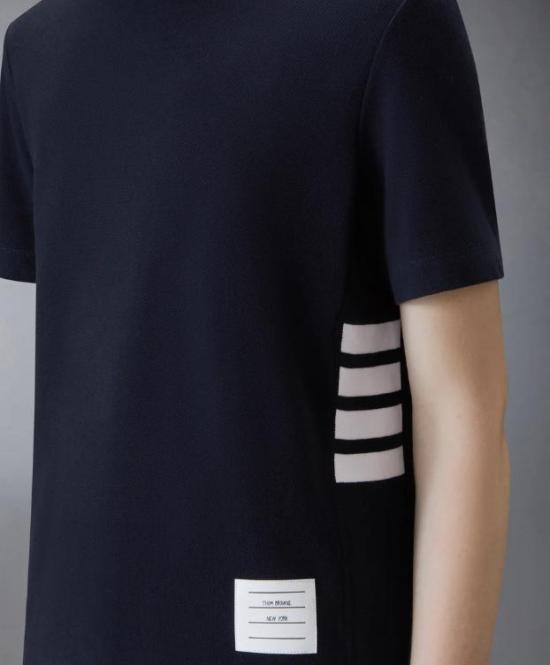 26SS 톰브라운 클래식 피케 4바 티셔츠 FJS207A00050 415 NAVY - THOM BROWNE