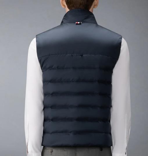 26SS 톰브라운 샤이니 립스탑 라이트웨이트 다운 필 4-바 베스트 MVD036XF1095 415 NAVY - THOM BROWNE